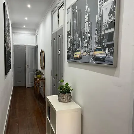 Lisbon River House Hostel *